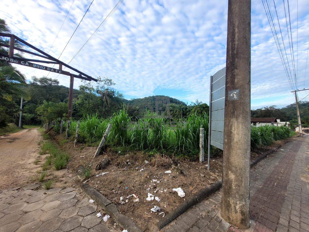 Terreno à venda no Planície Alta: 