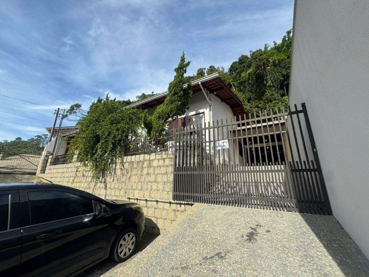 Casa para aluguel no Primeiro de Maio: 