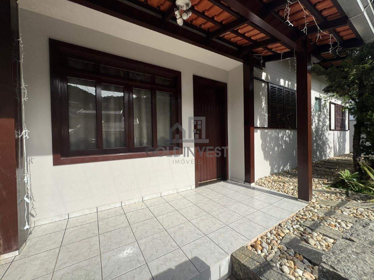 Casa para aluguel no Primeiro de Maio: 