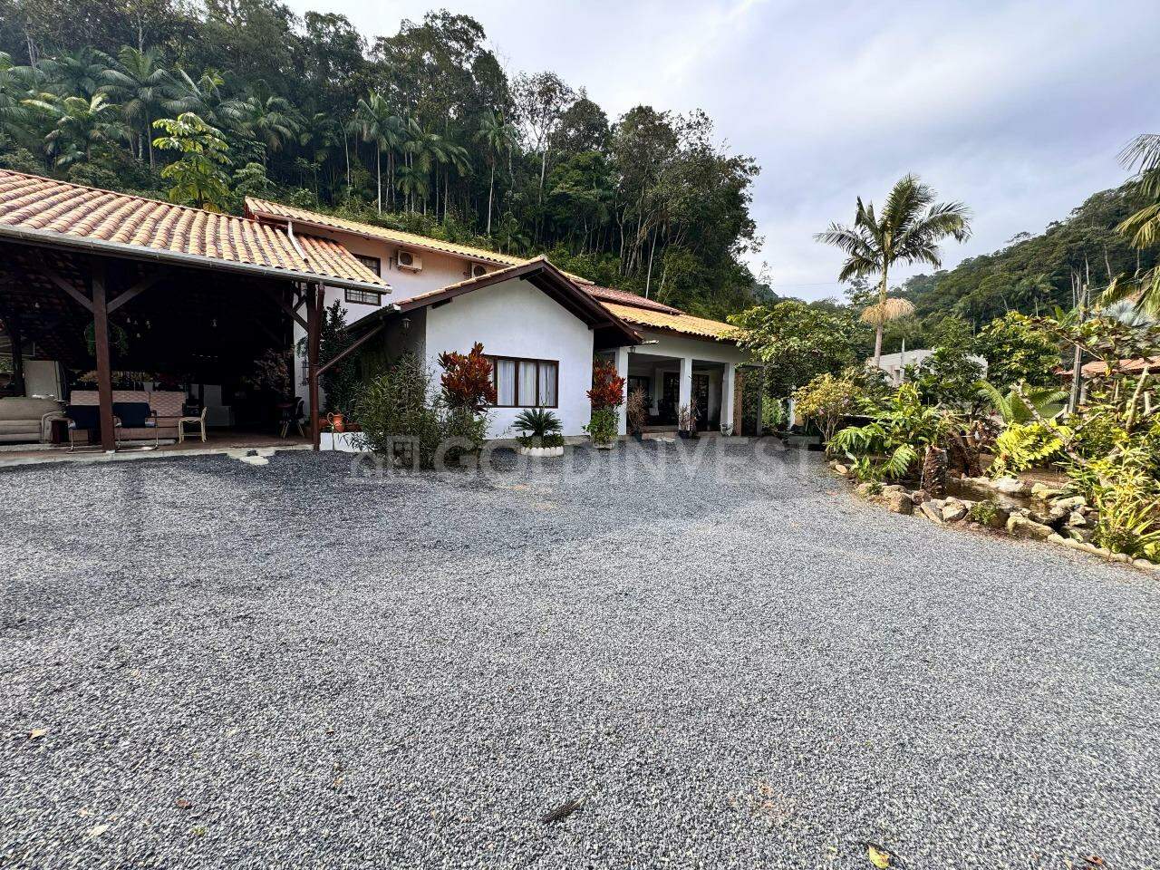 Casa de 4 quartos, 397m² no bairro Cedrinho, em Brusque | Eu Corretor