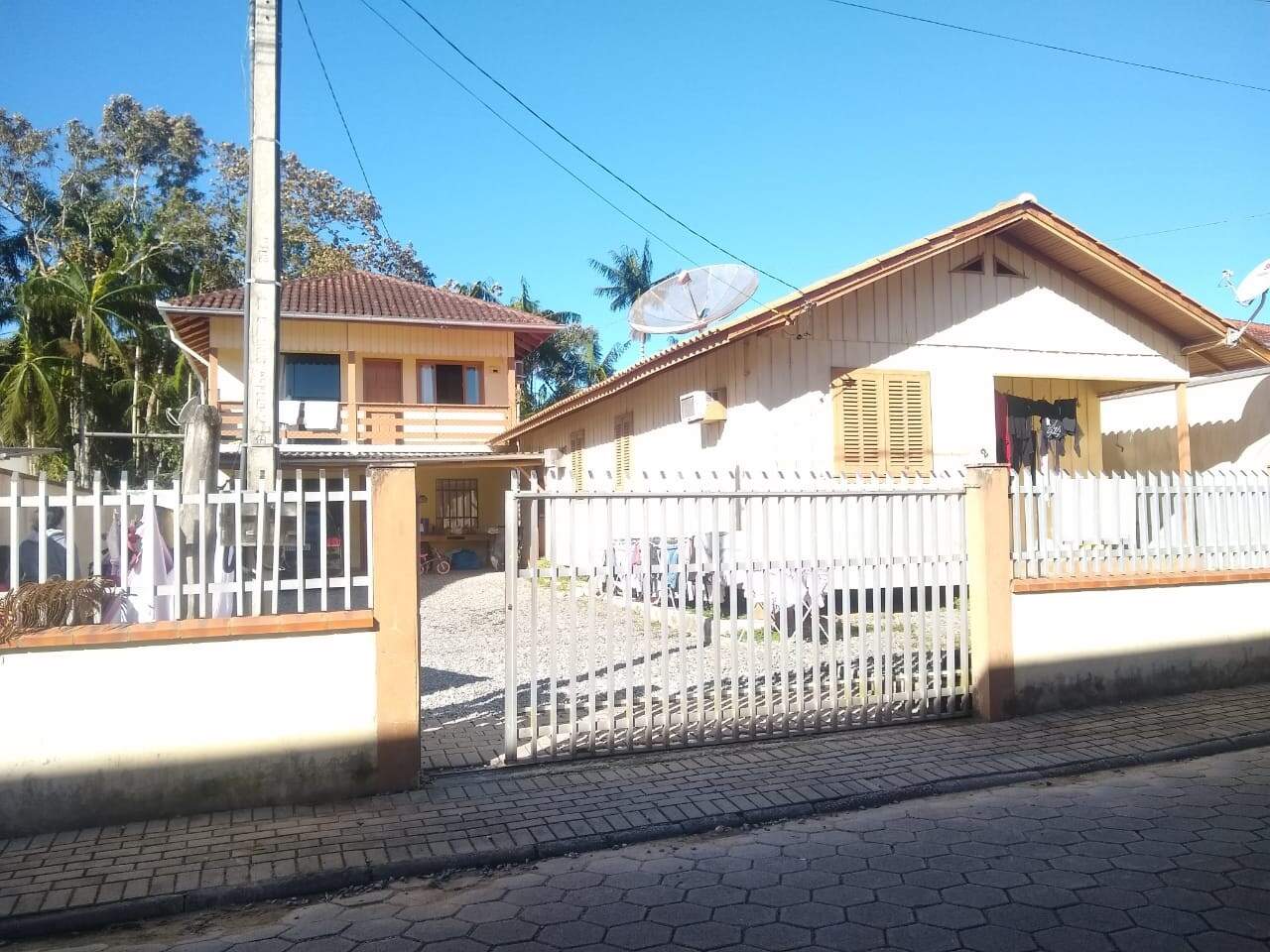 Casa de 6 quartos, 60m² no bairro CENTRO, em Guabiruba | Eu Corretor