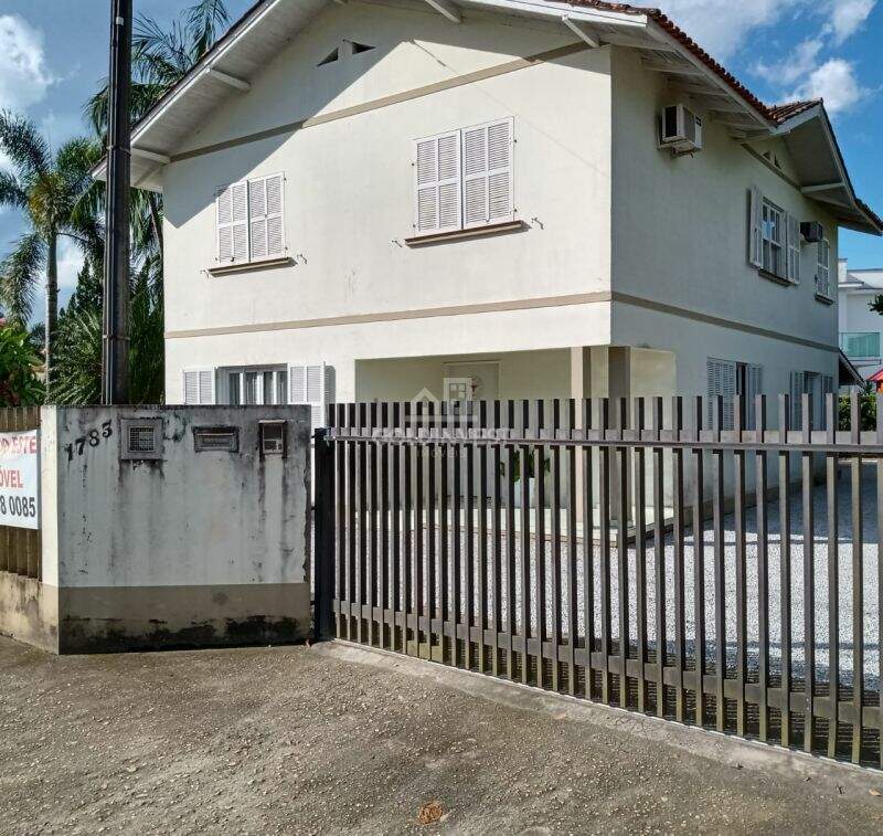 Casa de 2 quartos, 200m² no bairro CENTRO, em Guabiruba | Eu Corretor