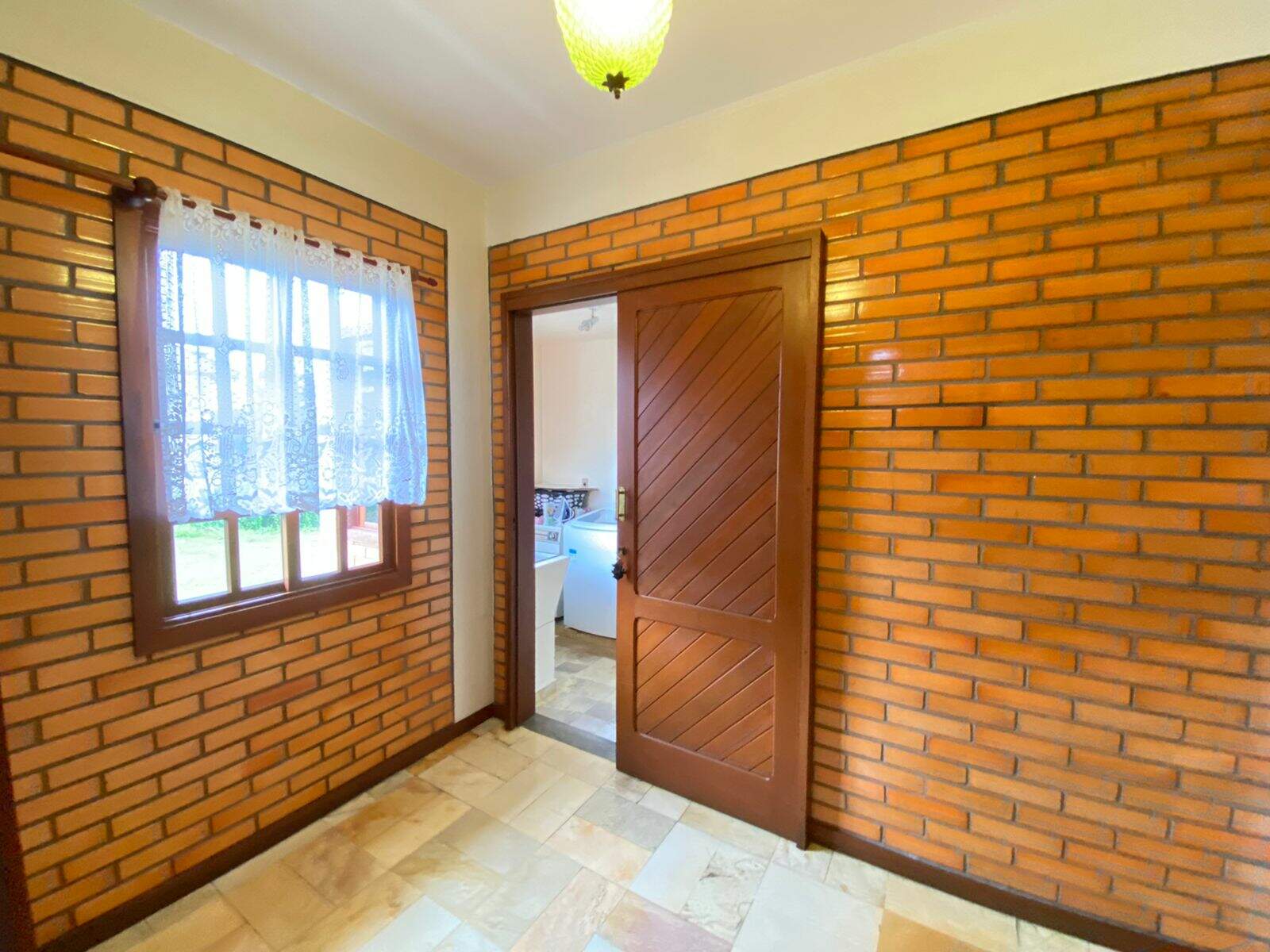 Casa de 8 quartos, 420m² no bairro CENTRO, em Guabiruba | Eu Corretor