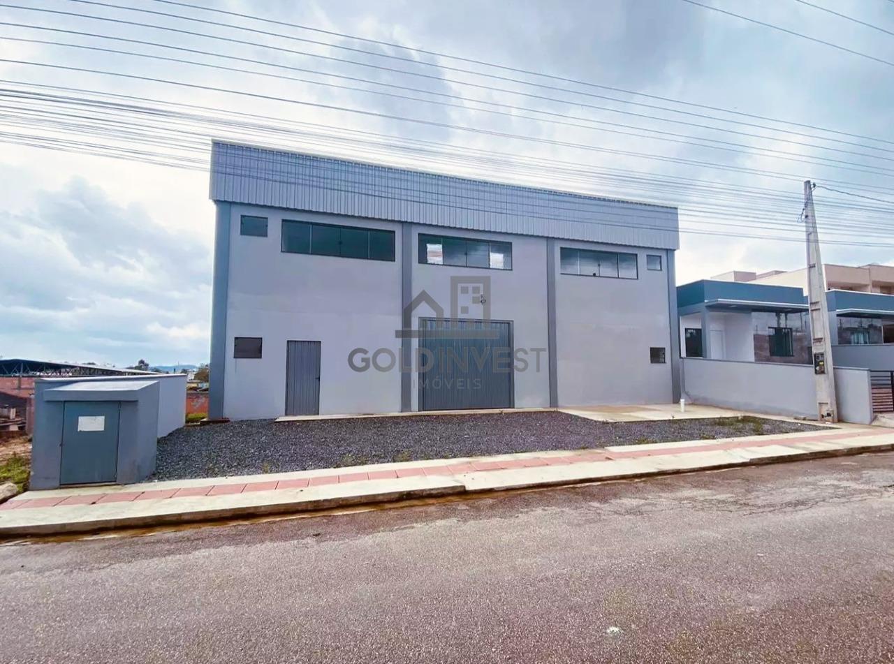 Galpão com 350m² no bairro Dom Joaquim!!!