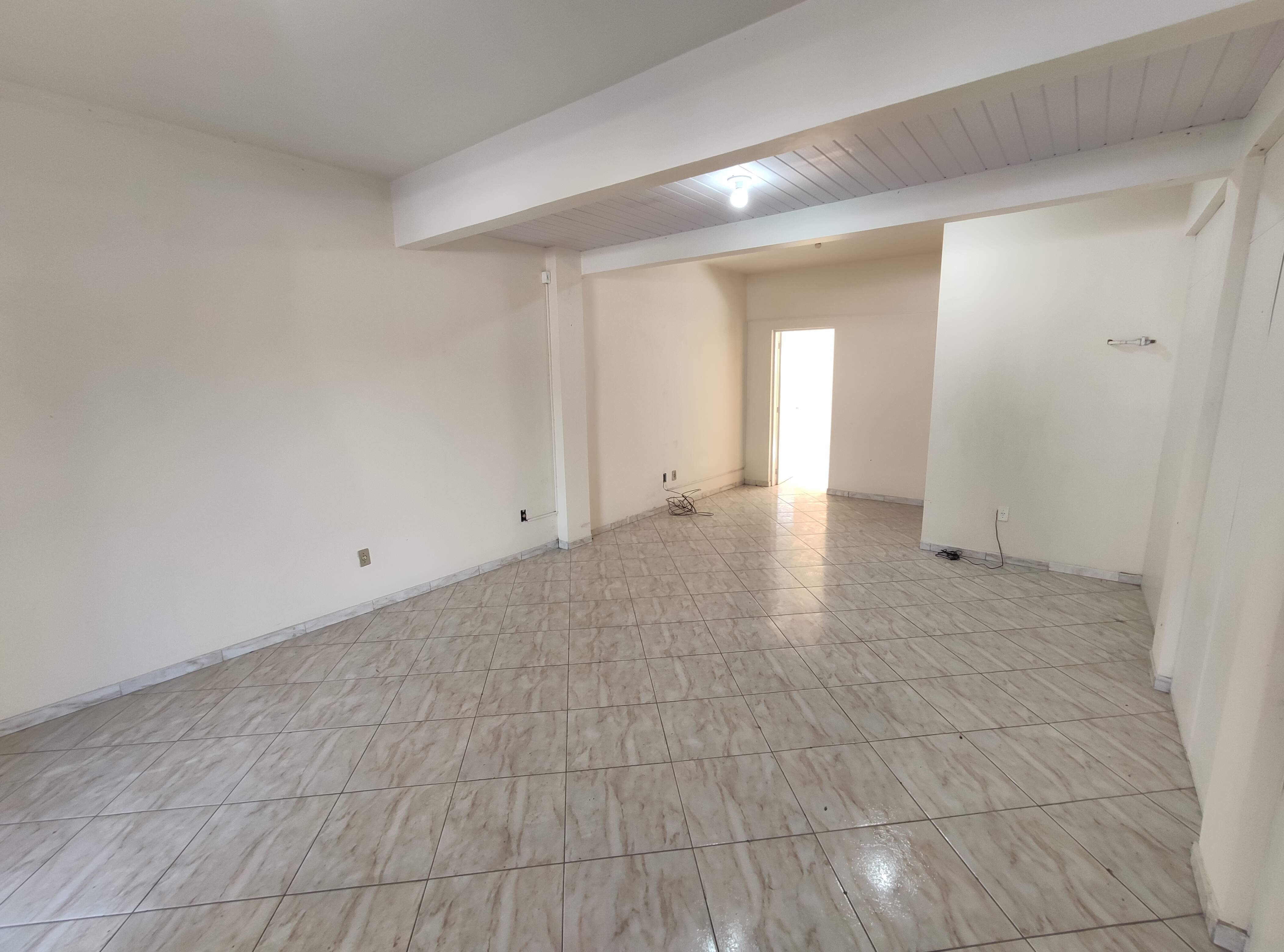 Loja / Salão / Ponto Comercial de 100m² no bairro CENTRO, em Guabiruba | Eu Corretor