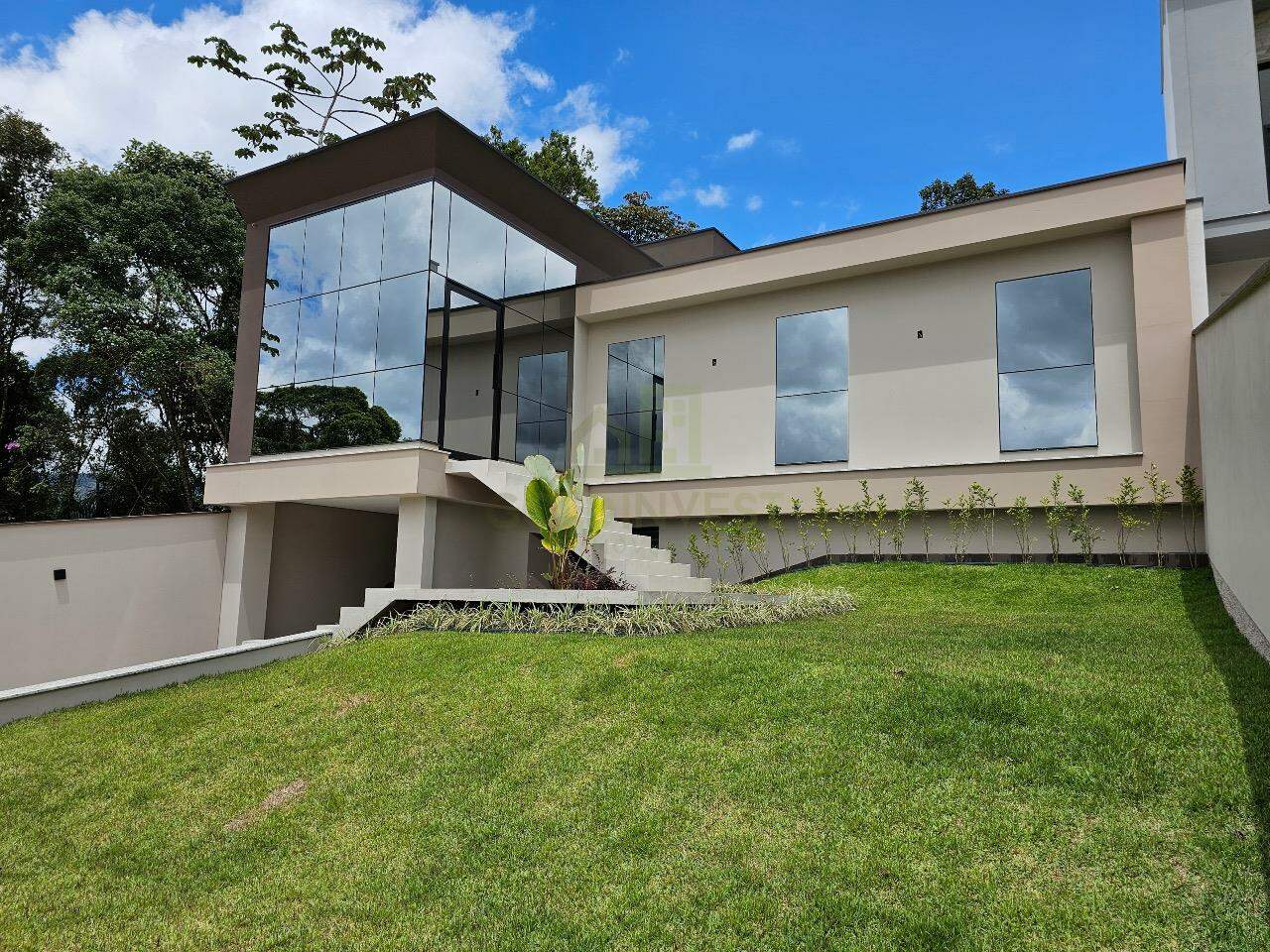 Casa de 5 quartos, 154m² no bairro Primeiro de Maio, em Brusque | Eu Corretor