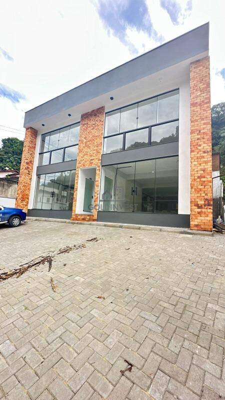 Sala comercial com aproximadamente 100m² no bairro Guarani!