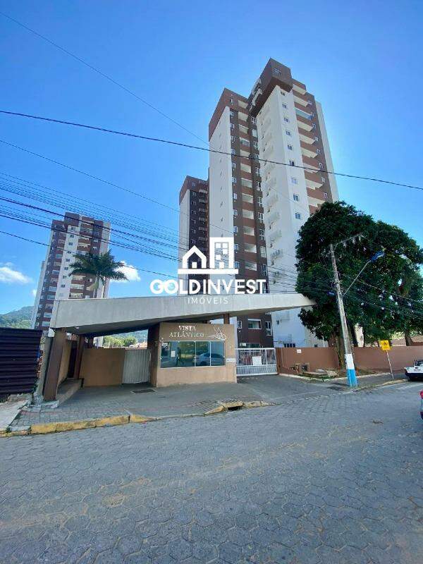 Apartamento mobiliado estilo home club no bairro Alto São Bento - Itapema, a cerca de 800m da praia com 2 dormitórios.
