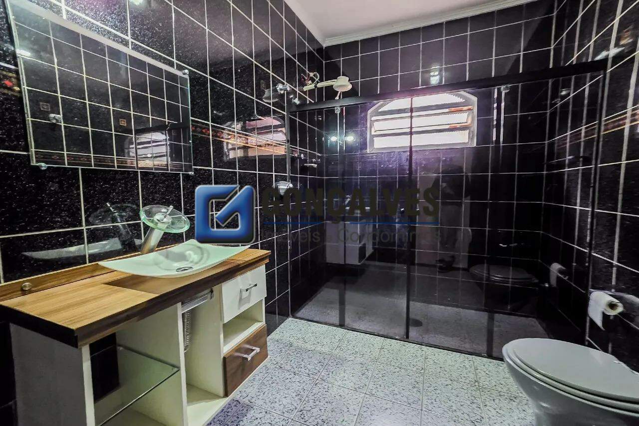 132924, Sobrado, para aluguel, para alugar, 4.500,00,Vila Camilópolis, Santo André,4 quartos: Banheiro