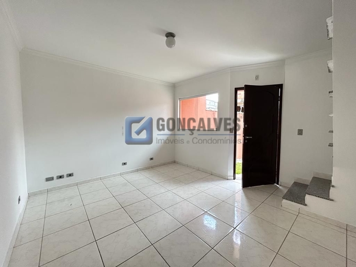 14925, Sobrado, para aluguel, para alugar, 2.400,00,Vila Curuçá, Santo André,2 quartos: A (22)