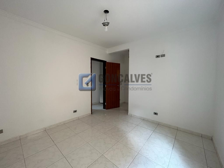 14925, Sobrado, para aluguel, para alugar, 2.400,00,Vila Curuçá, Santo André,2 quartos: B (33)
