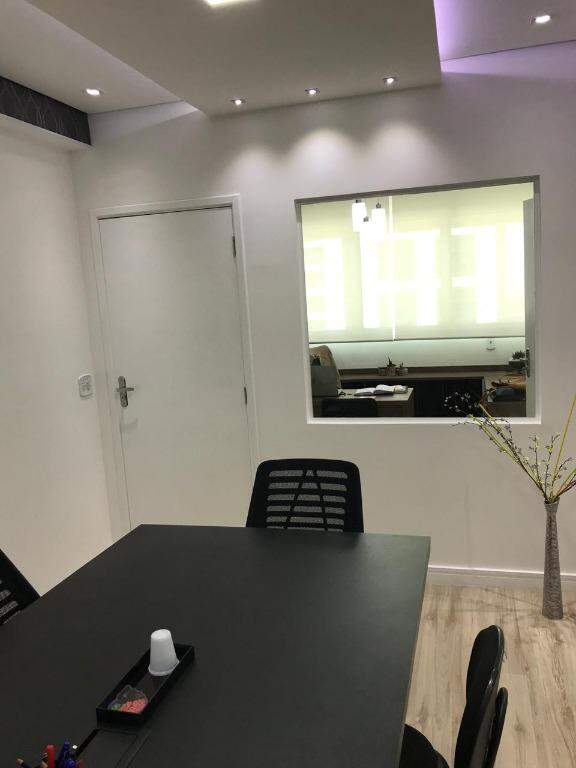 Sala à venda no Centro: 