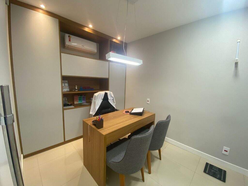 Sala à venda no Centro: 