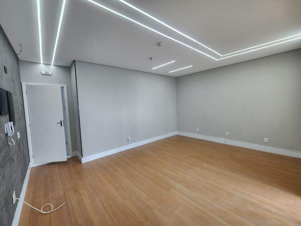 Sala à venda no Centro: 