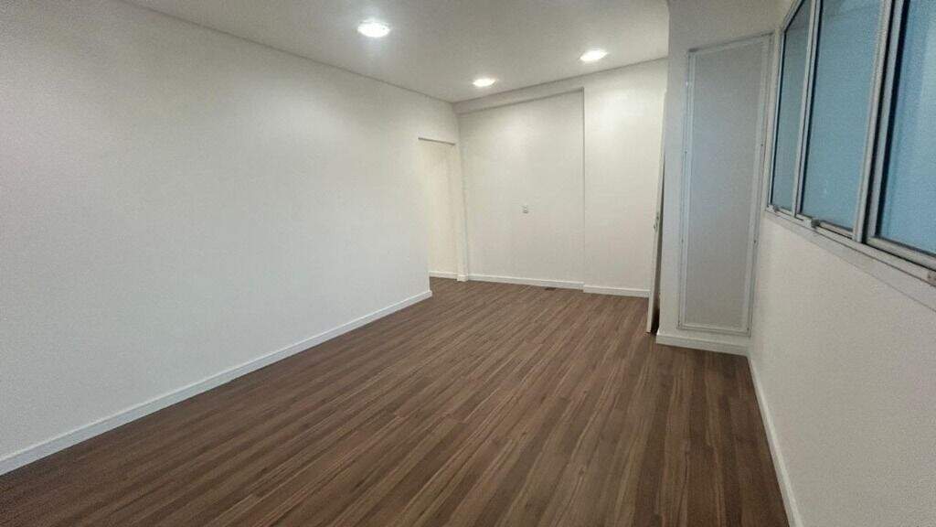 Sala à venda no Centro: 