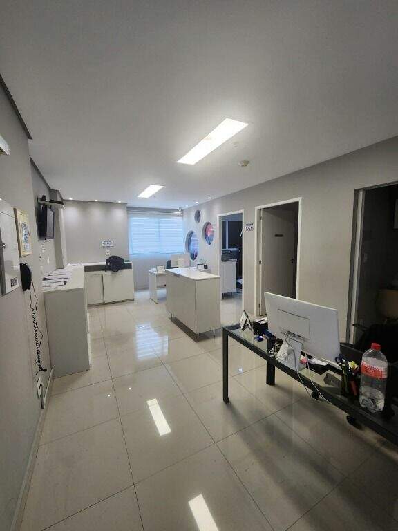 Sala à venda no Centro: 