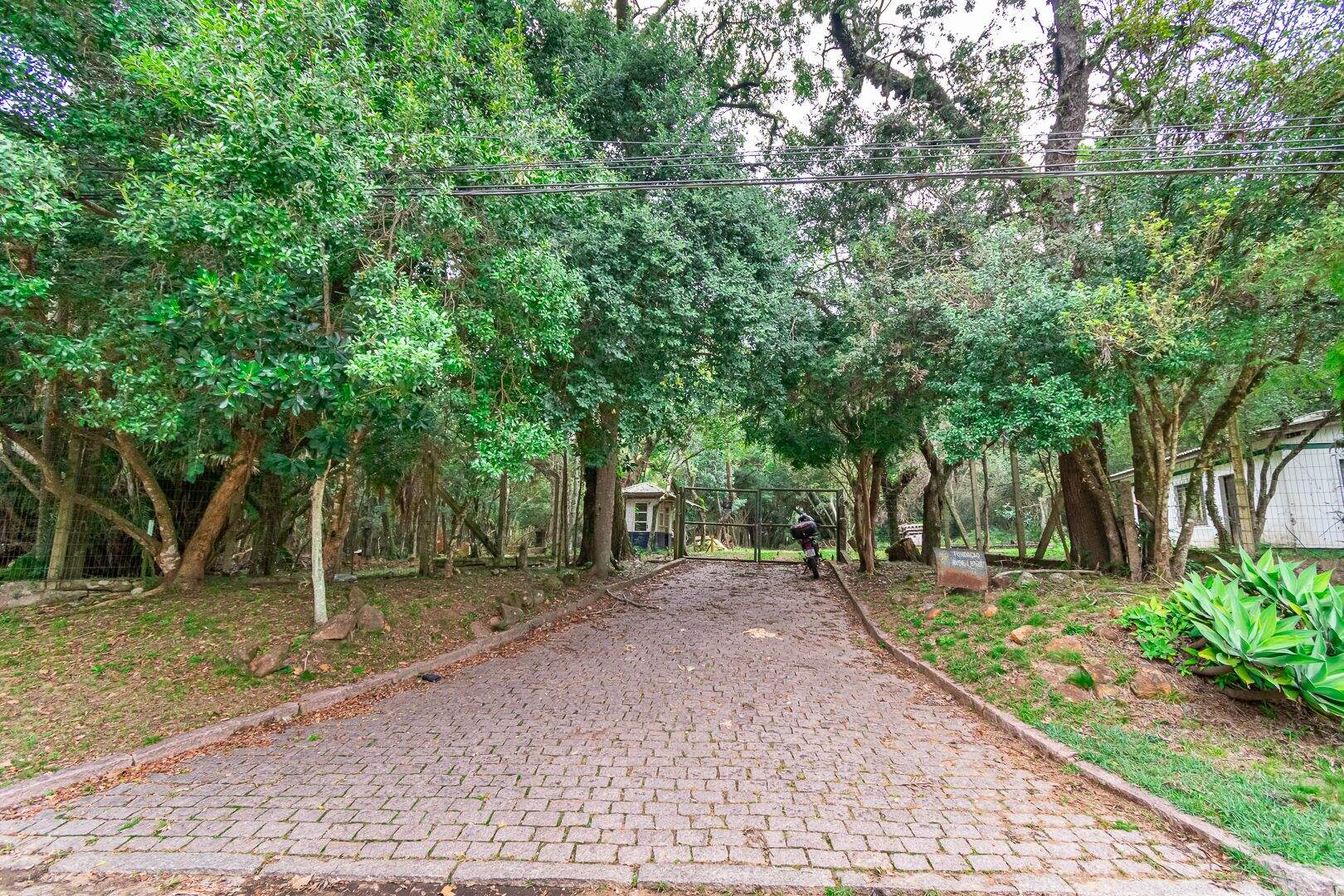 Área com para aluguel, 0m² - Pedra Redonda - Porto Alegre: 