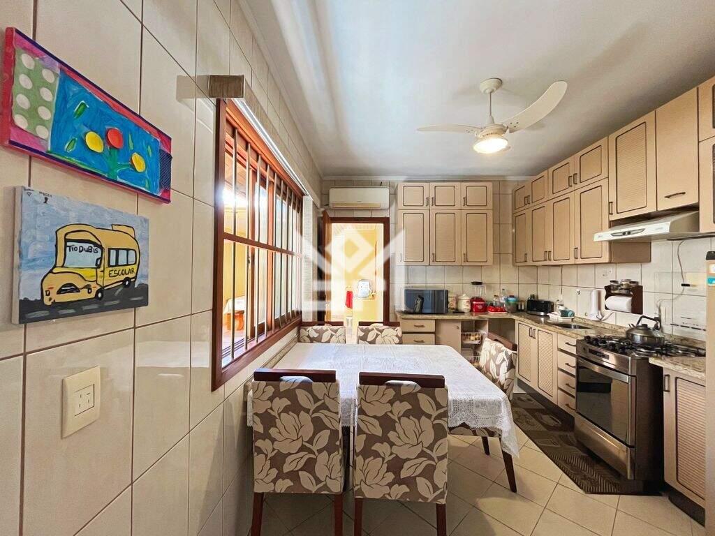 Casa com 3 quartos à venda, 210m² - Santana - Porto Alegre: 