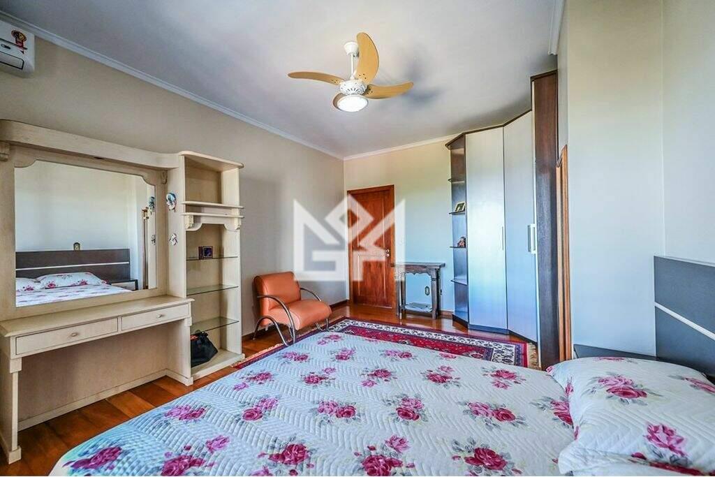 Casa com 3 quartos à venda, 451,81m² - Nonoai - Porto Alegre: 