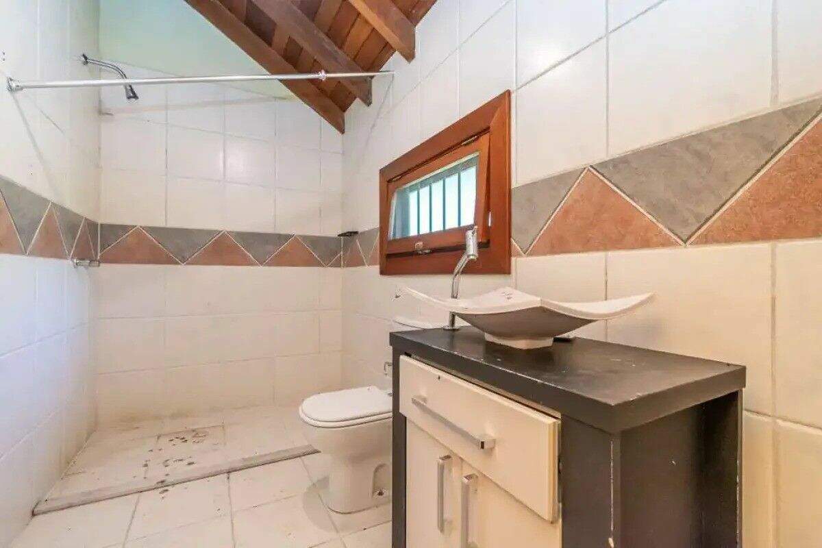 Casa com 3 quartos para aluguel, 600m² - Pedra Redonda - Porto Alegre: 
