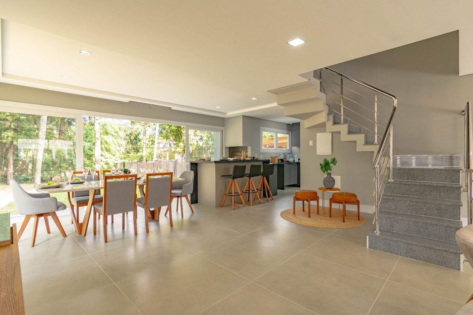 Casa com 3 quartos para aluguel, 310m² - Pedra Redonda - Porto Alegre: 