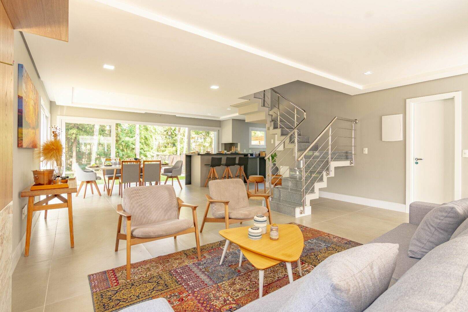 Casa com 3 quartos para aluguel, 310m² - Pedra Redonda - Porto Alegre: 