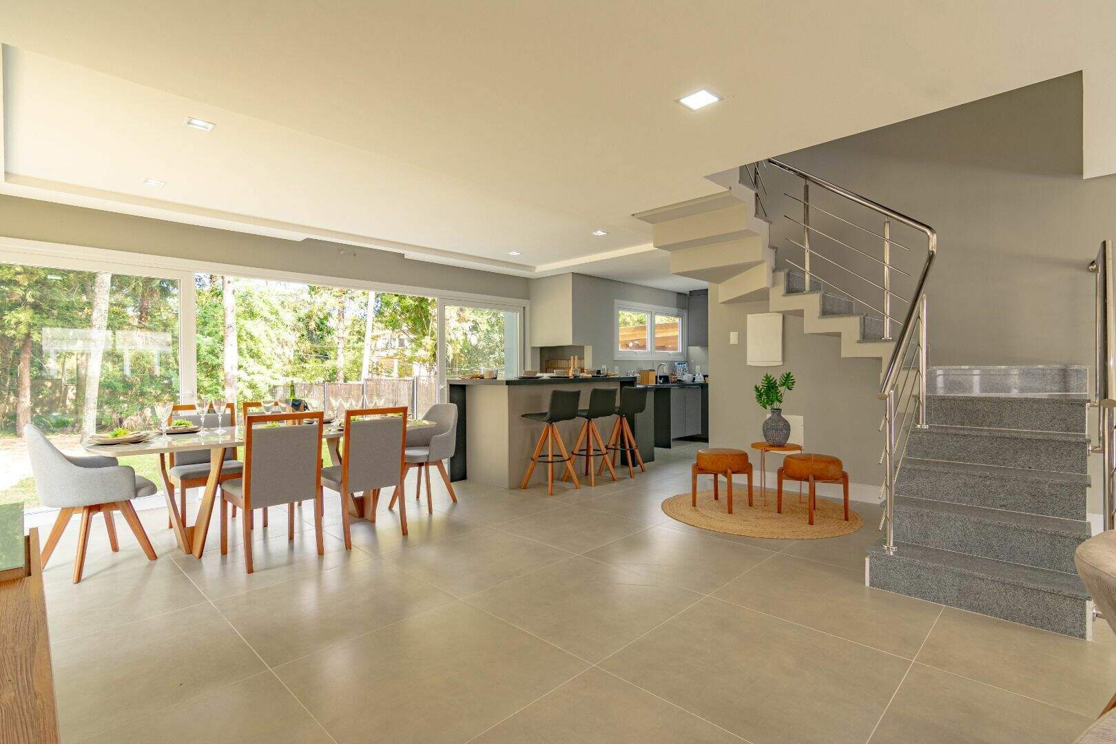 Casa com 3 quartos para aluguel, 310m² - Pedra Redonda - Porto Alegre: 