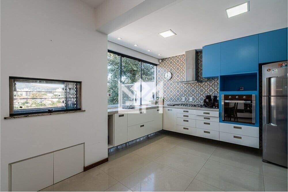 Casa com 2 quartos à venda, 318m² - Medianeira - Porto Alegre: 