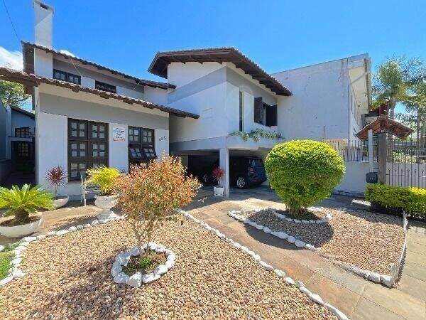 Casa com 4 quartos para aluguel, 262m² - Camaquã - Porto Alegre: 