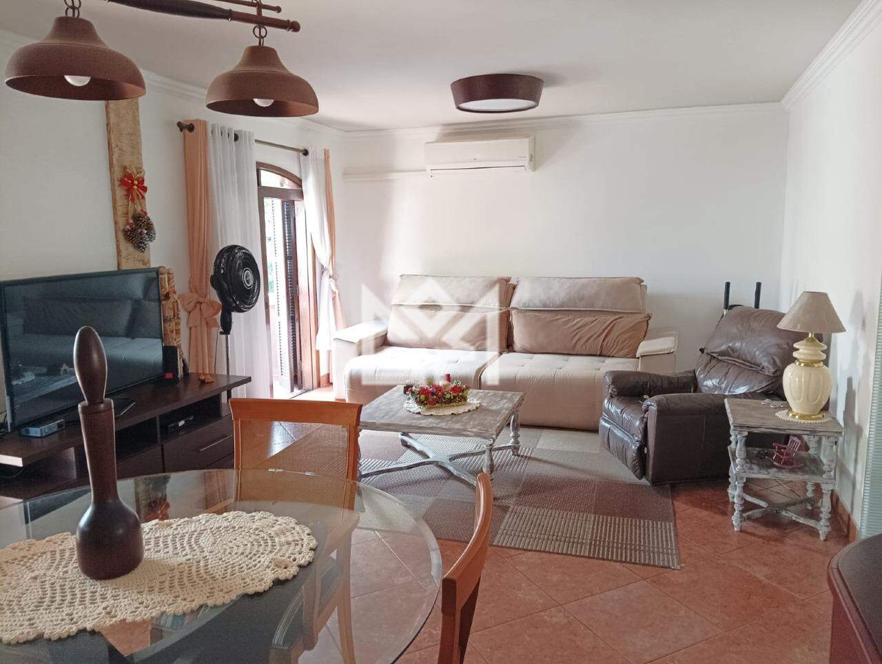 Casa com 3 quartos para aluguel, 287m² - São João - Porto Alegre: 