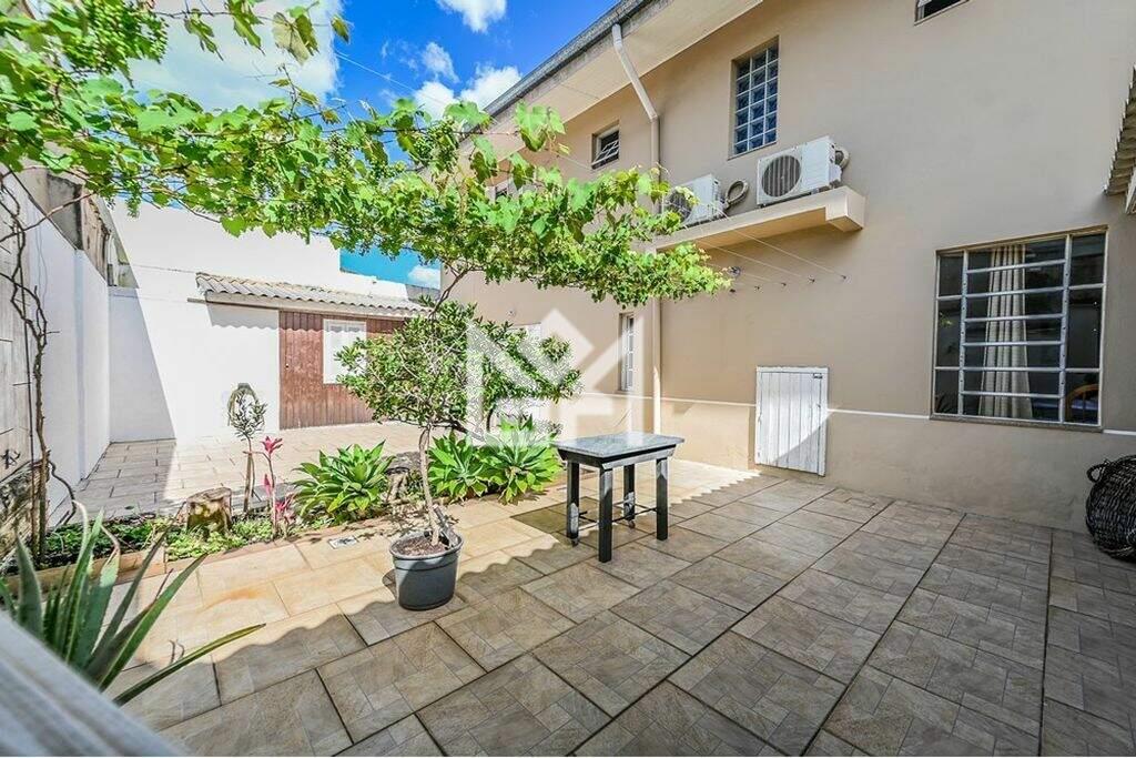 Casa com 4 quartos à venda, 250m² - Vila Ipiranga - Porto Alegre: 
