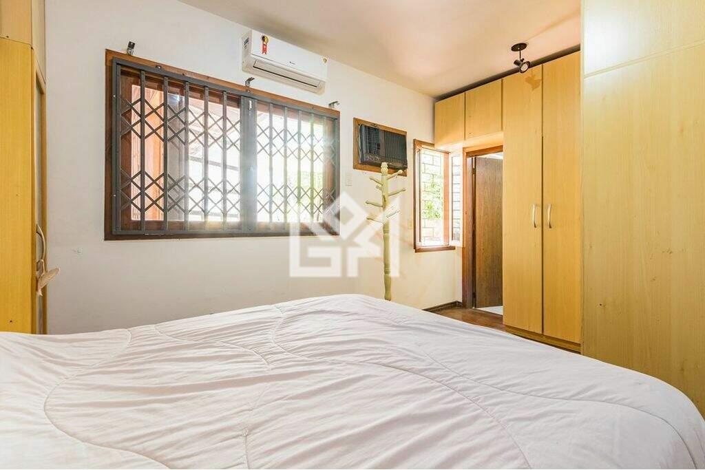 Casa com 3 quartos à venda, 181m² - Medianeira - Porto Alegre: 