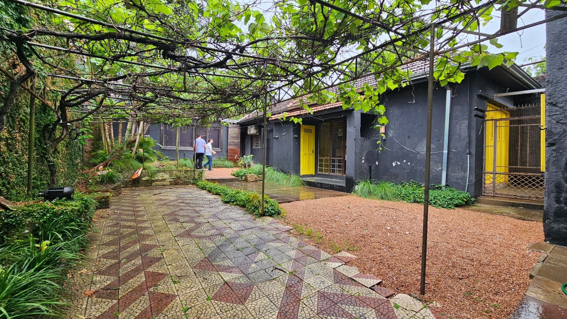 Casa com 2 quartos para aluguel, 360m² - Independência - Porto Alegre: 