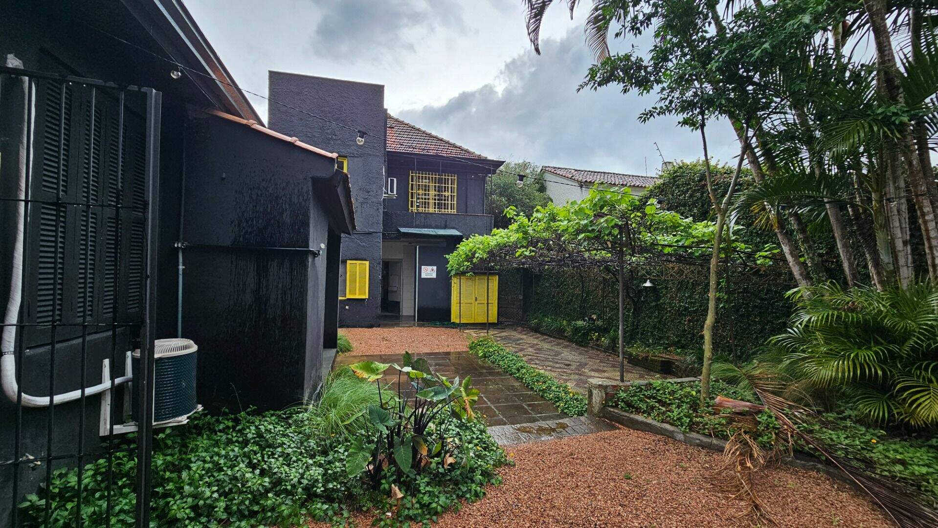 Casa com 2 quartos para aluguel, 360m² - Independência - Porto Alegre: 