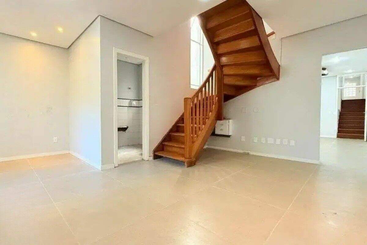 Casa com 5 quartos para aluguel, 231m² - Centro - Porto Alegre: 