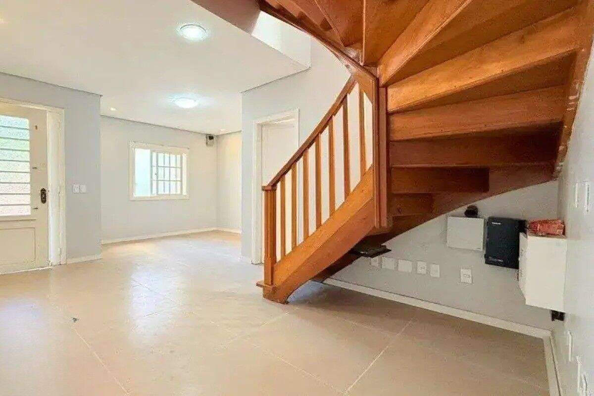 Casa com 5 quartos para aluguel, 231m² - Centro - Porto Alegre: 