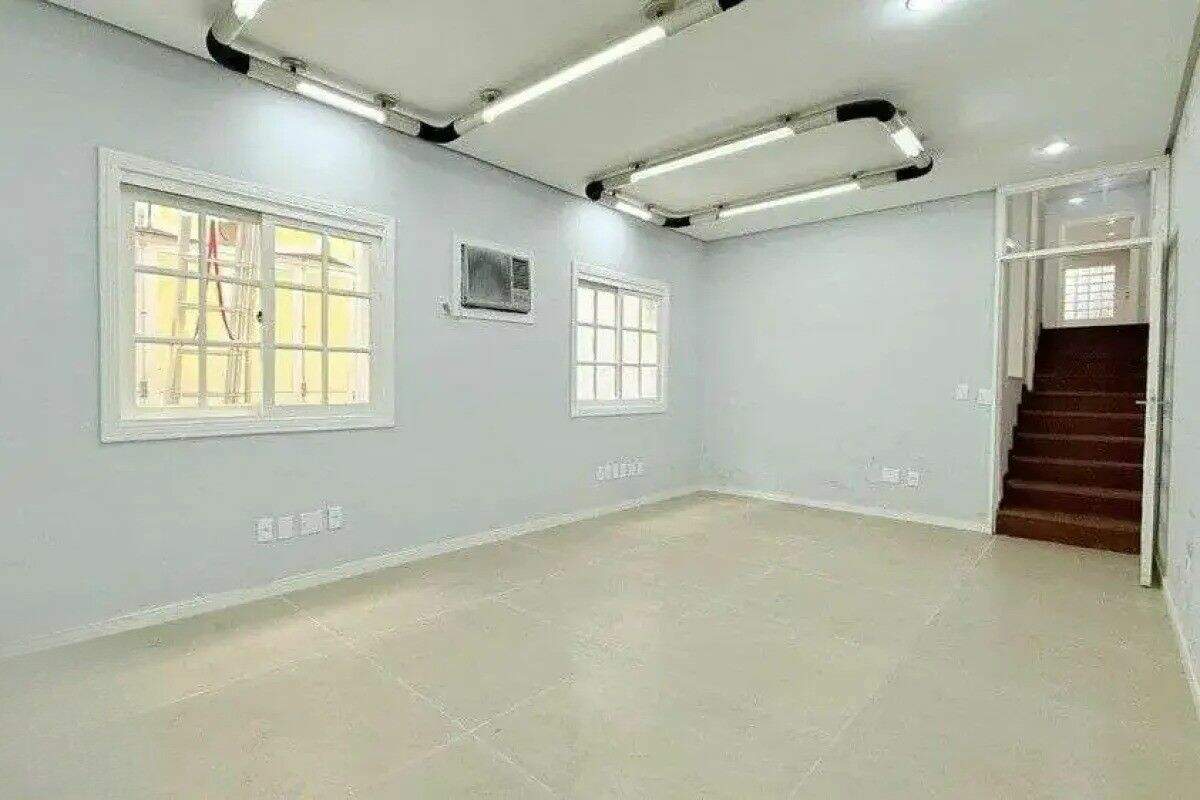Casa com 5 quartos para aluguel, 231m² - Centro - Porto Alegre: 