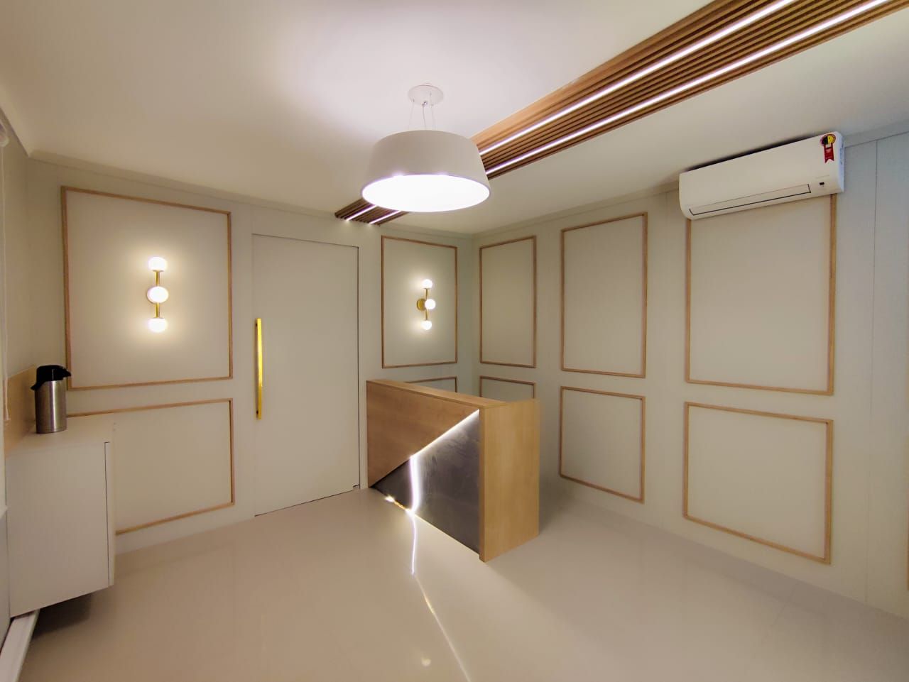 Sala/Conjunto Comercial com 1 quarto para aluguel, 45m² - Belém Novo - Porto Alegre: 