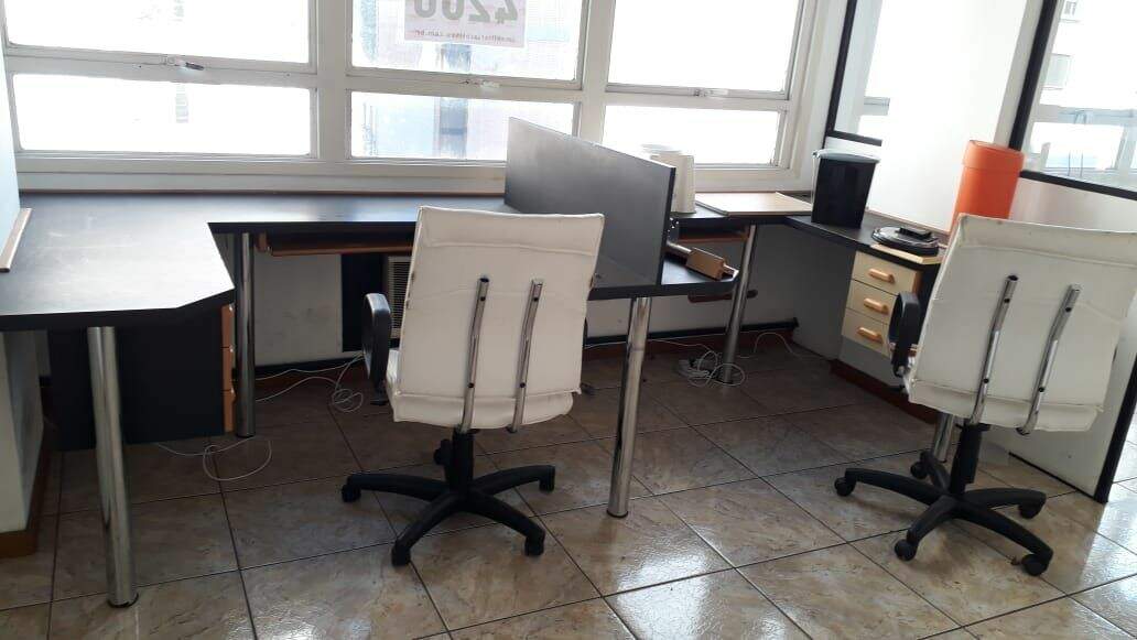 Sala/Conjunto Comercial com para aluguel, 135m² - Centro Histórico - Porto Alegre: 