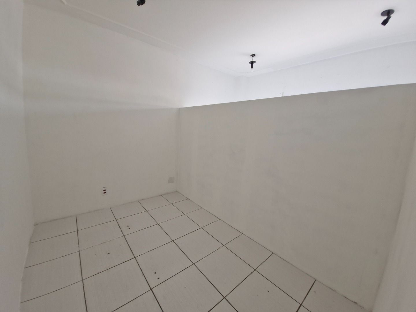 Sala/Conjunto Comercial com para aluguel, 30m² - Cavalhada - Porto Alegre: 