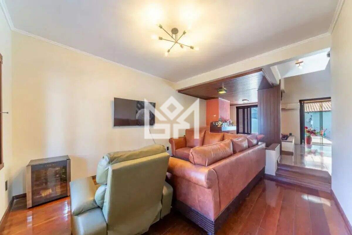 Casa com 3 quartos à venda, 300m² - Jardim Itu Sabará - Porto Alegre: 