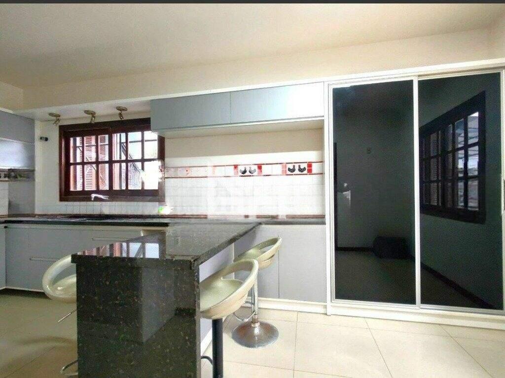 Casa com 4 quartos à venda, 292m² - Jardim Itu Sabará - Porto Alegre: 