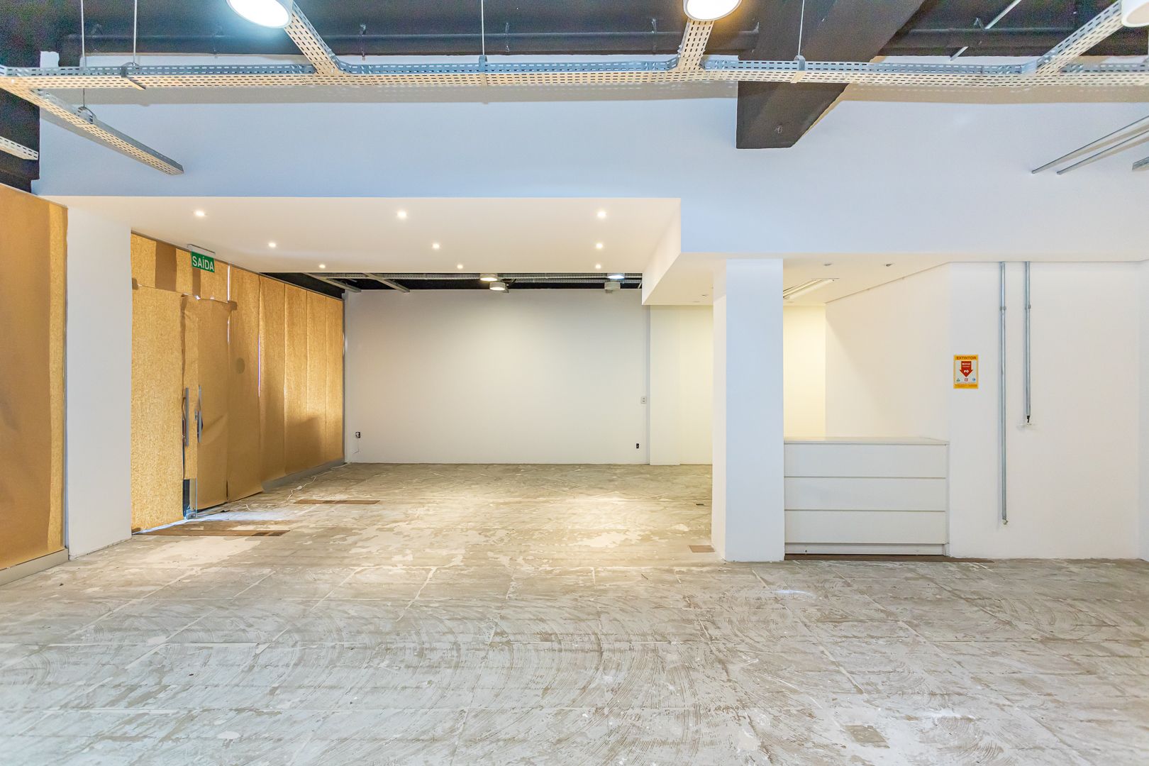 Loja com para aluguel, 84,14m² - Tristeza - Porto Alegre: 