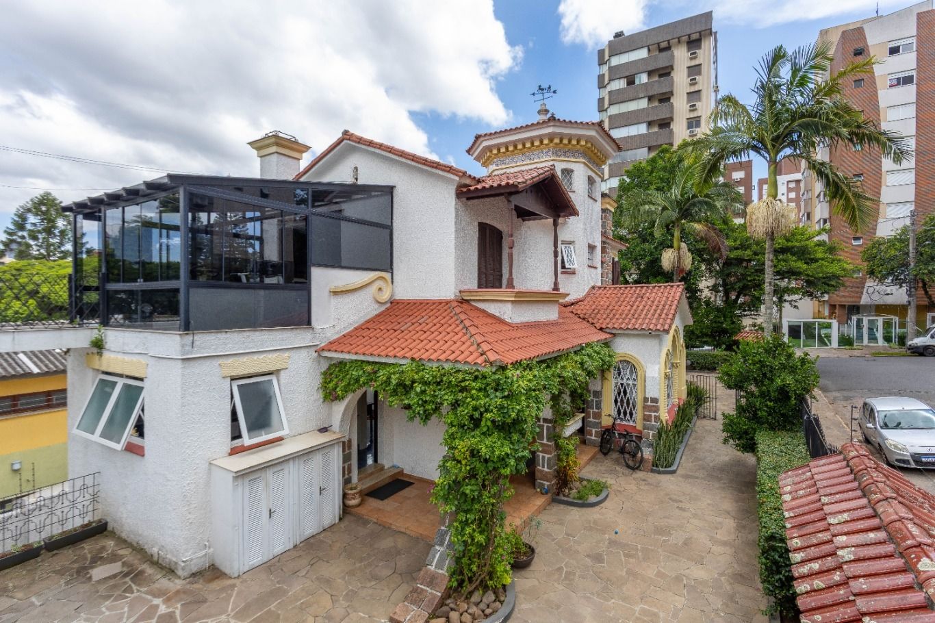 Casa com 3 quartos para aluguel, 750m² - Petrópolis - Porto Alegre: 