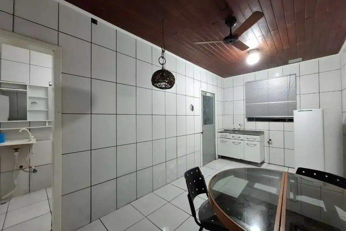 Casa com 3 quartos para aluguel, 220m² - Floresta - Porto Alegre: 