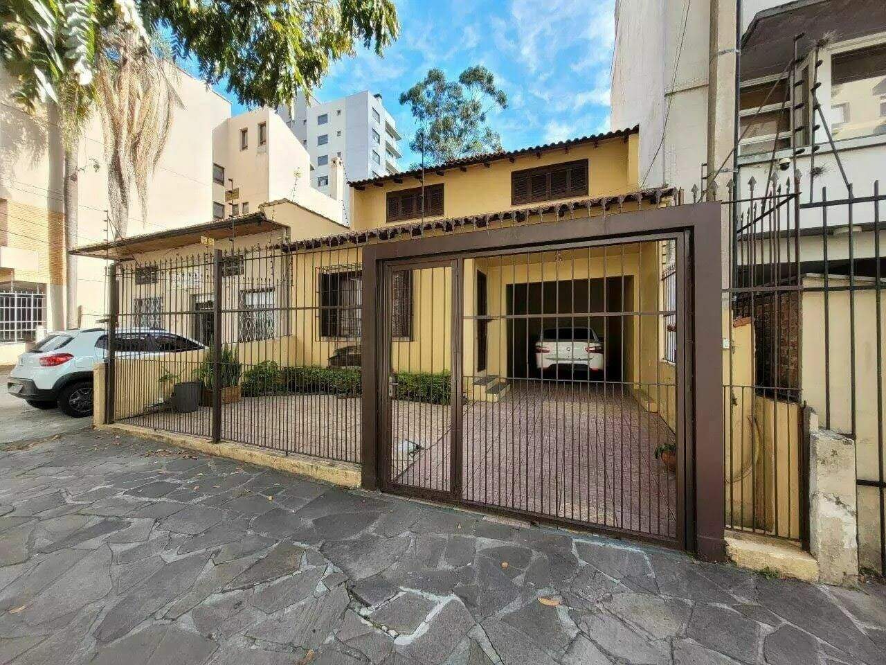 Casa com 3 quartos para aluguel, 200m² - Auxiliadora - Porto Alegre: 