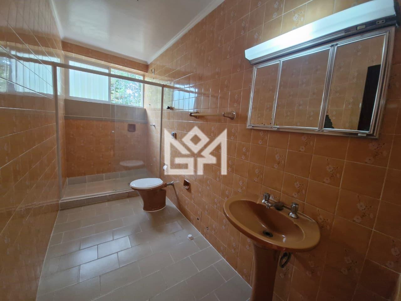 Casa com 4 quartos para aluguel, 252m² - Navegantes - Porto Alegre: 