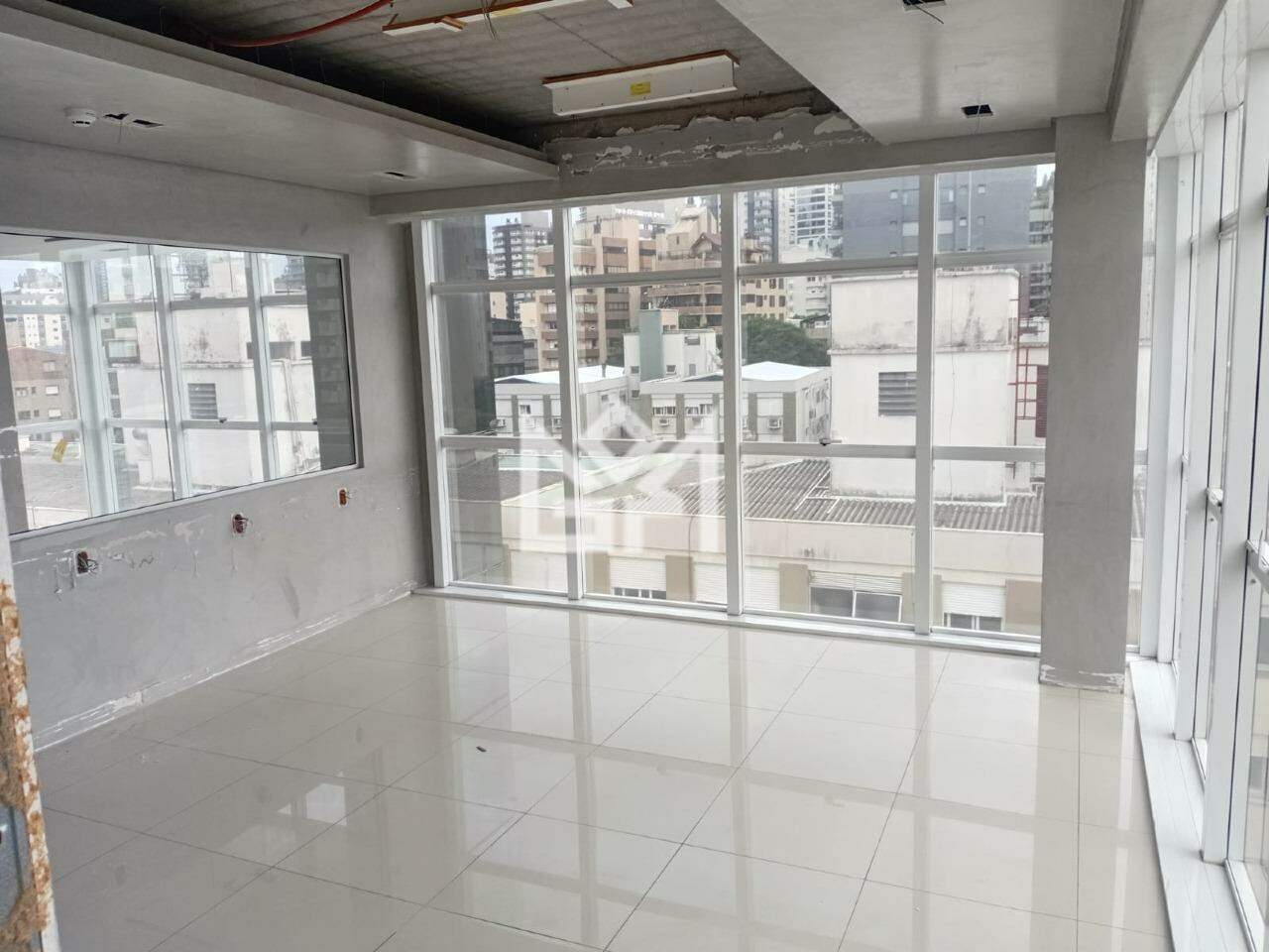 Sala/Conjunto Comercial com para aluguel, 100m² - Petrópolis - Porto Alegre: 