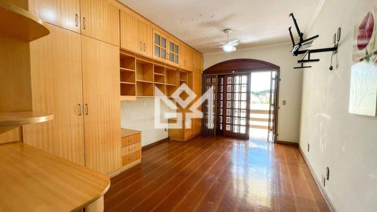 Sobrado com 4 quartos para aluguel, 341m² - Centro - Gravataí: 
