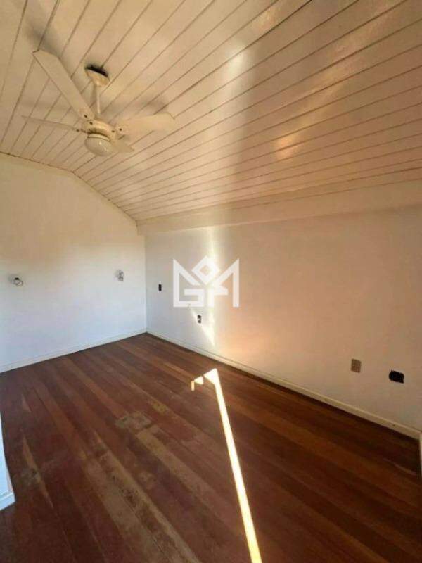 Casa com 6 quartos à venda, 267m² - Jardim Sabará - Porto Alegre: 